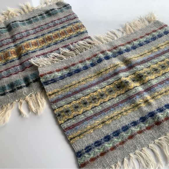 Beautiful vintage 1970s grey wool Guatemalan placemats perfect boho home decor - Picture 4 of 8